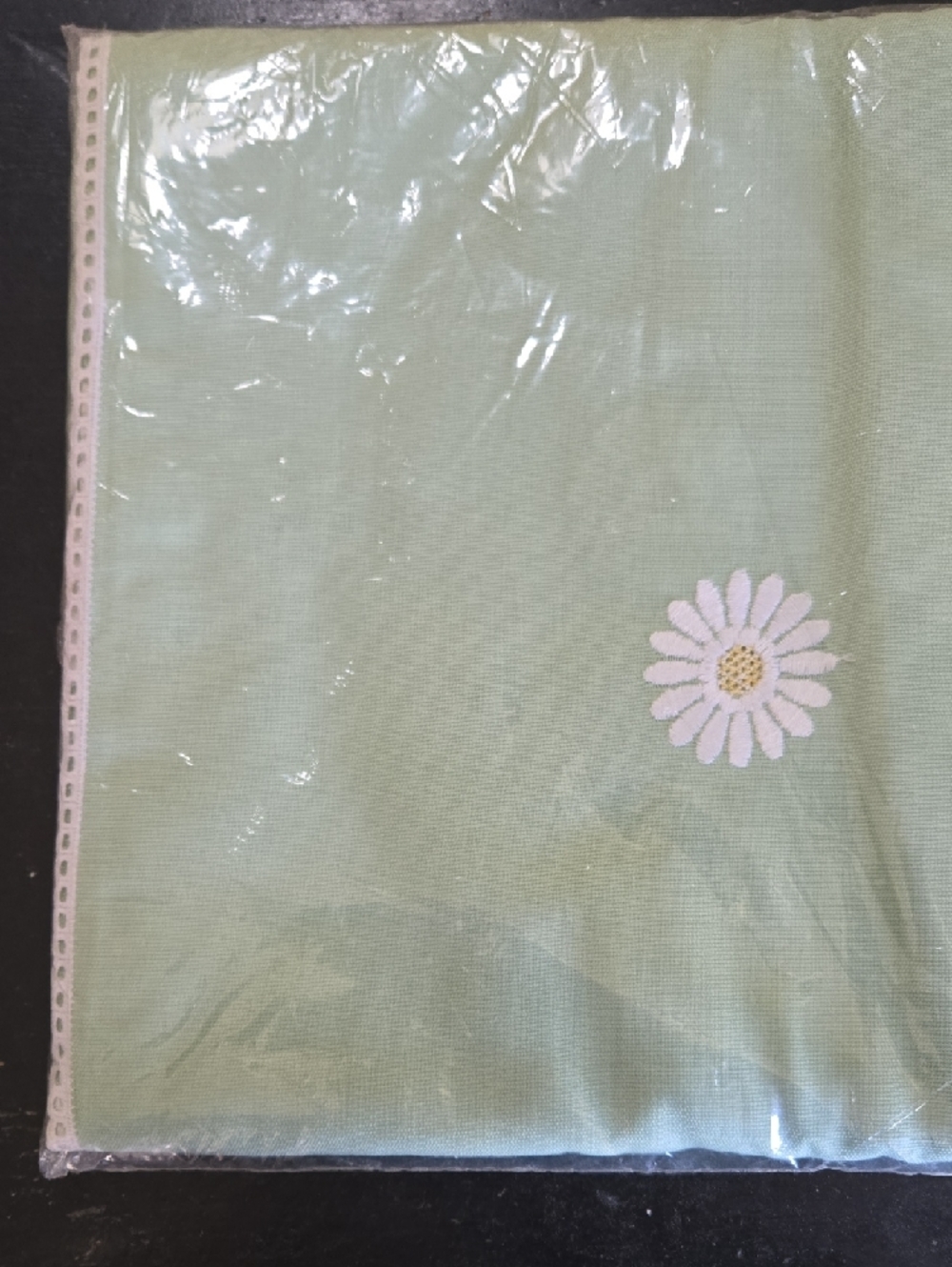 Matouk Green Daisy Embroidered Table Linen - Picture 4 of 5